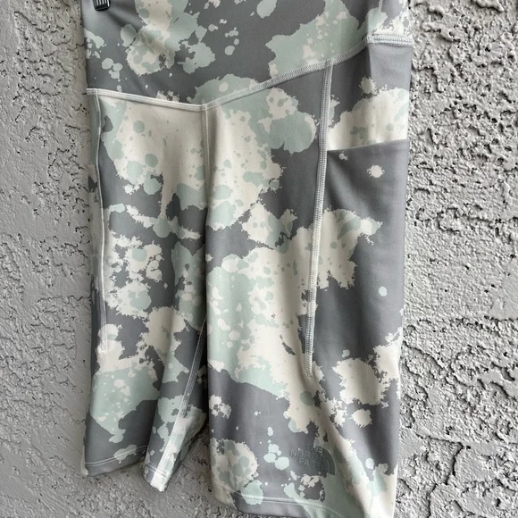 THE NORTH FACE Light Camouflage Fitted Biker Shorts with Pockets Women’s Medium - Picture 4 of 14